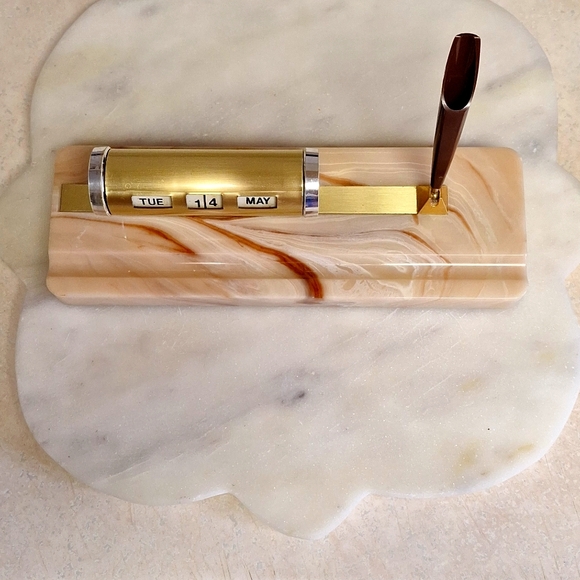 Vintage Perpetual Desk Calendar Pen Holder - marble and brass - Picture 3 of 7